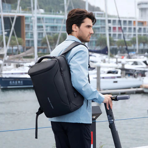 Ryggsäck ergonomisk idealisk för resor och arbetsdagar nära vattnet