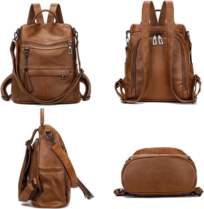 Set med ljusbrun ryggsäck i skinn, visad från sidan och med accessoarer