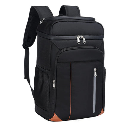 Svart kylryggsäck med ergonomiska axelremmar och stort förvaringsutrymme