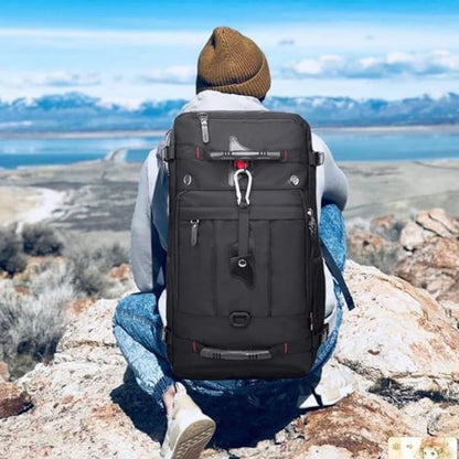  Svart reseryggsäck 50 l i naturen, perfekt för fjällvandring